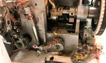 Støv i overlock-maskiner