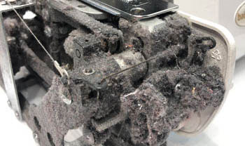 Støv i overlock-maskiner